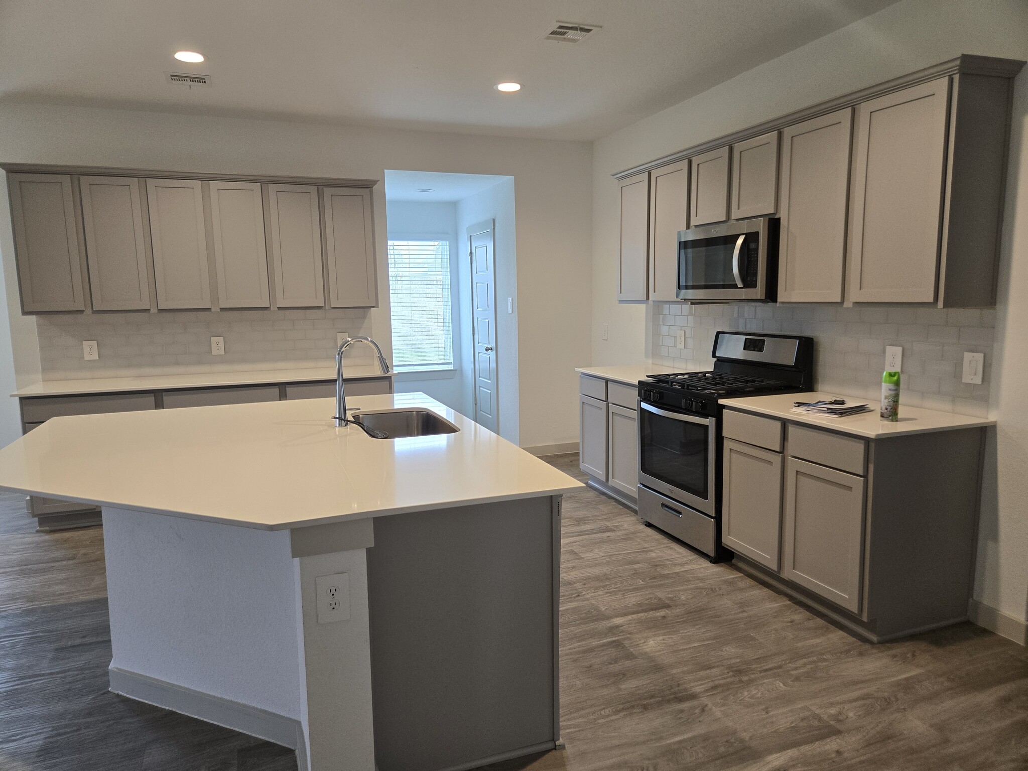Building Photo - 3555 Crestfield Ln
