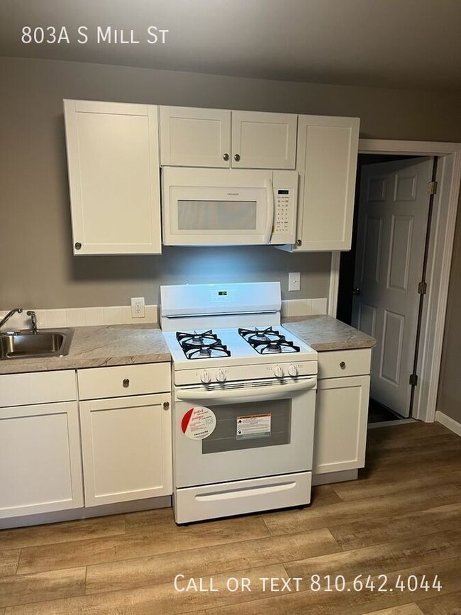 Building Photo - 803 S Mill St