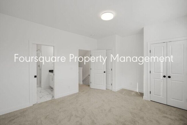 Building Photo - Modern 4-Bed / 3.5-Bath Townhome with Main Level Hard-Surface Floors , Back Patio – Easy Access t...