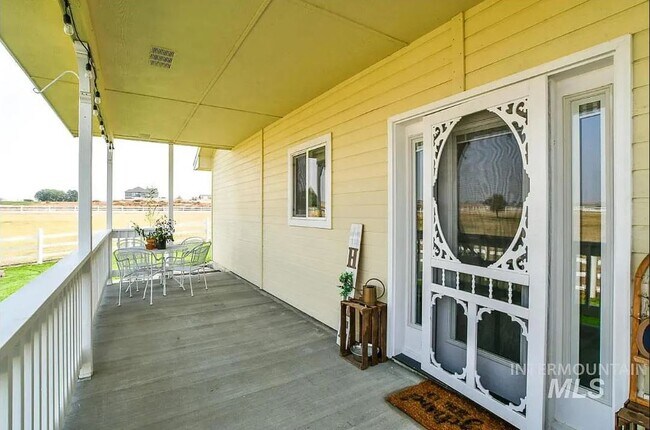 Back Porch - 15872 Sandy Ridge Ct