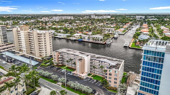 Building Photo - 401 N Riverside Dr