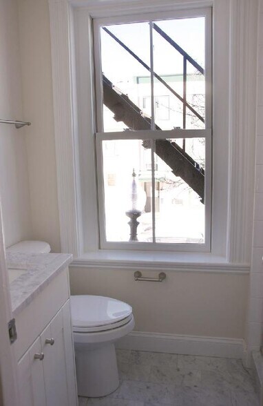 Building Photo - 85 Windsor St