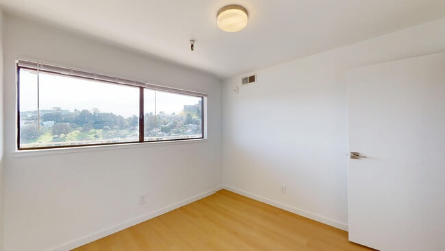 Building Photo - 2031 Castro St