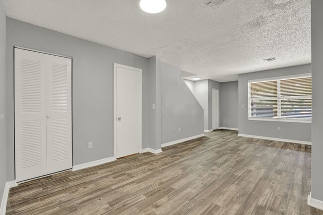 Building Photo - ***Cute 2 Bedroom Apartment in Orange City***