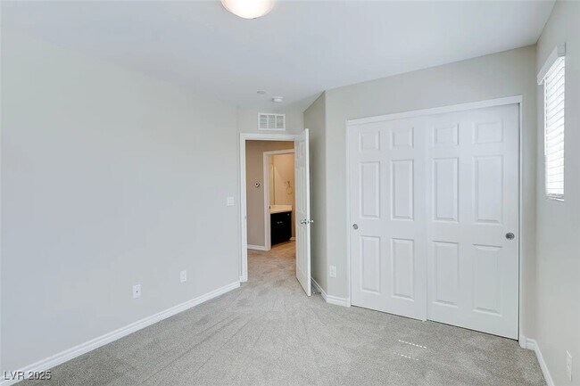 Building Photo - 932 Lotus Falls St