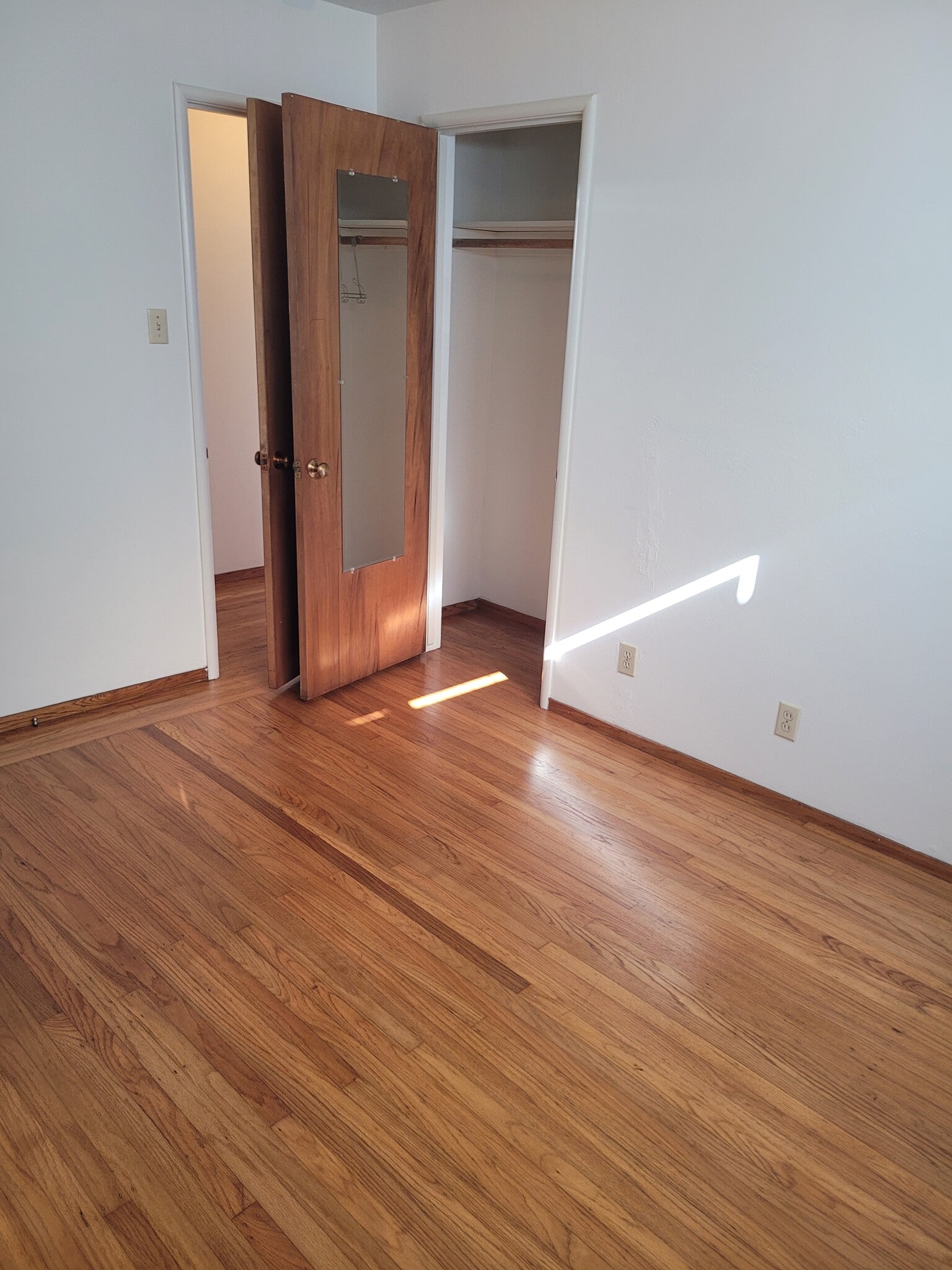 Building Photo - 5363 James Ave