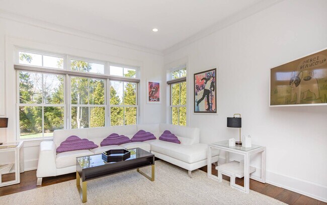 Building Photo - 20 Lighthouse Ln