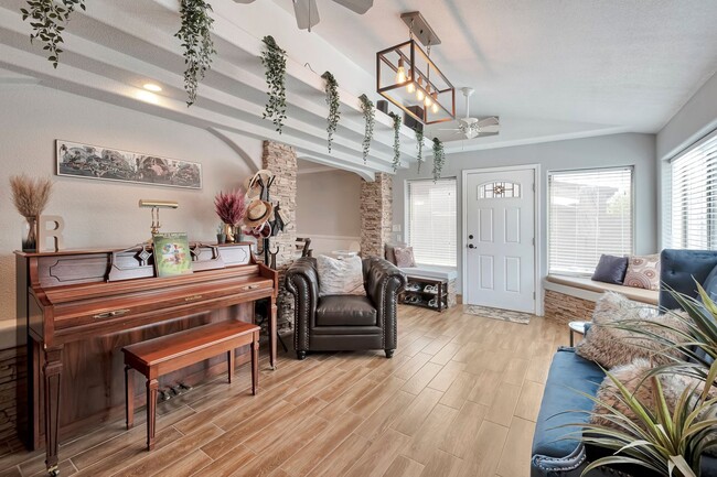 Building Photo - Your Spacious DREAM Home in The Heart of Gilbert!