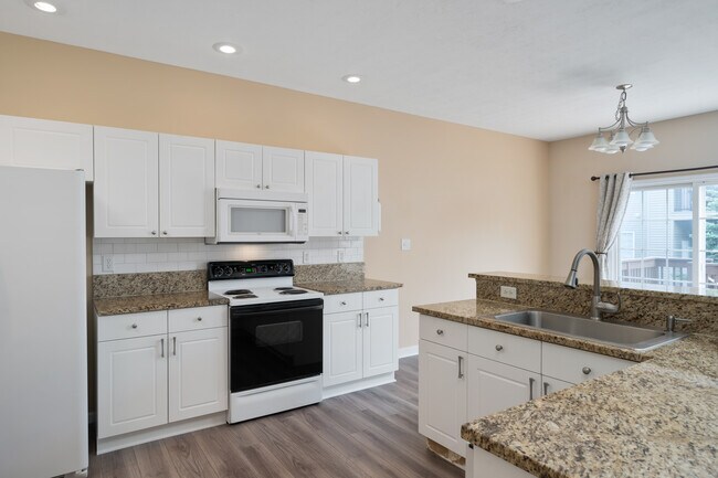 Building Photo - 670 Mystic Pointe Dr