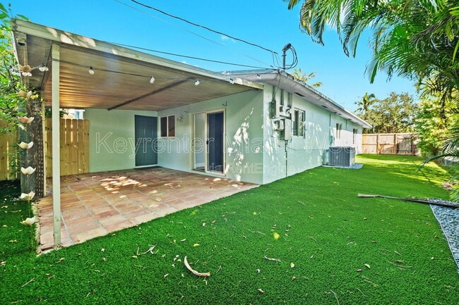 Building Photo - 826 SW 14th St