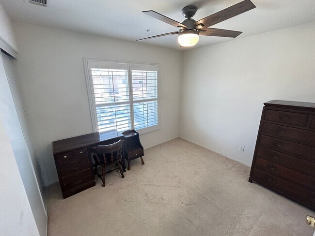 Building Photo - Lovely 3 Bed 2.5 Bath Home in Gated Community in Stanton