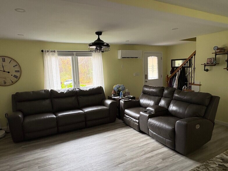 Building Photo - 12 Maylane Dr