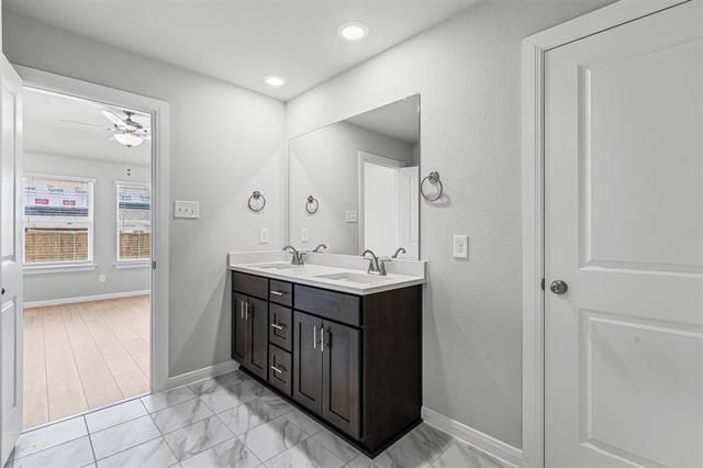 Building Photo - 1345 Water Canna Dr