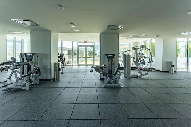 Building Photo - 400 Central Ave