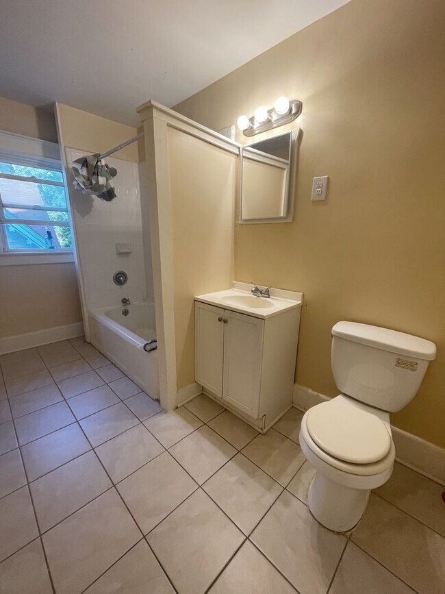 Building Photo - 416 Pearl St