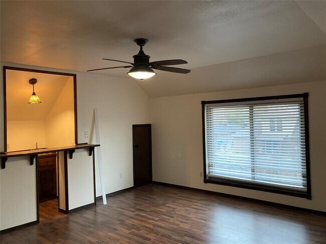 Building Photo - 405 Rhoades Ct