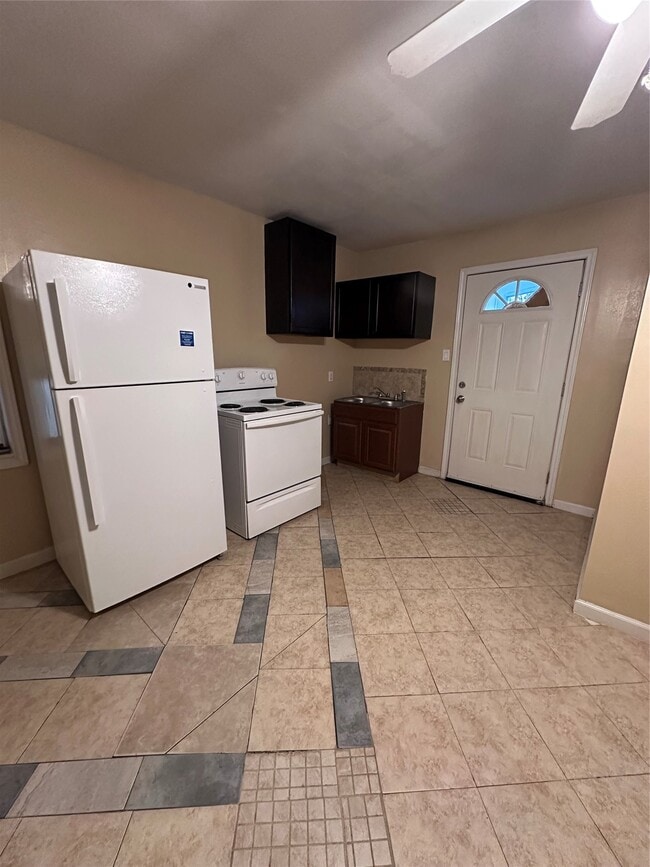 Building Photo - 5530 Gatewood St