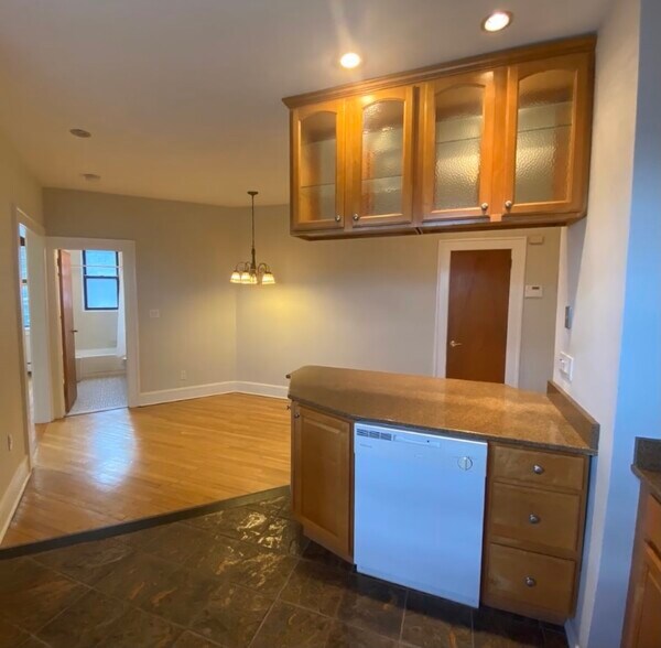 Building Photo - 553 Undercliff Ave