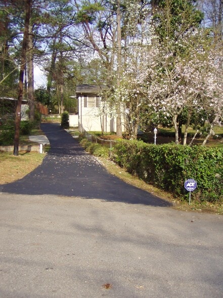 Building Photo - 106 Woodland Ct