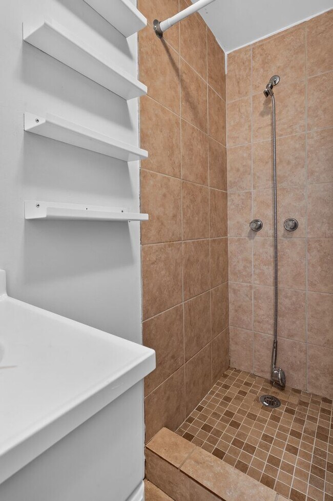 Building Photo - Olympia Rental Available Now!