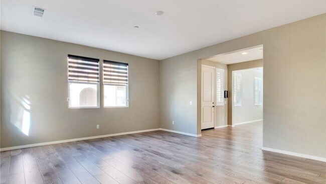 Building Photo - 4959 Camarillo Ln