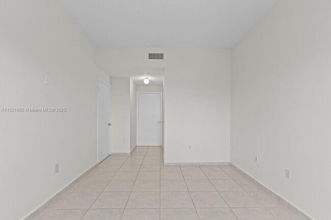 Building Photo - 7330 NW 114th Ave