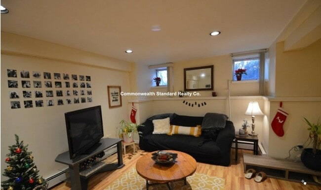 Building Photo - 94 Pleasant St