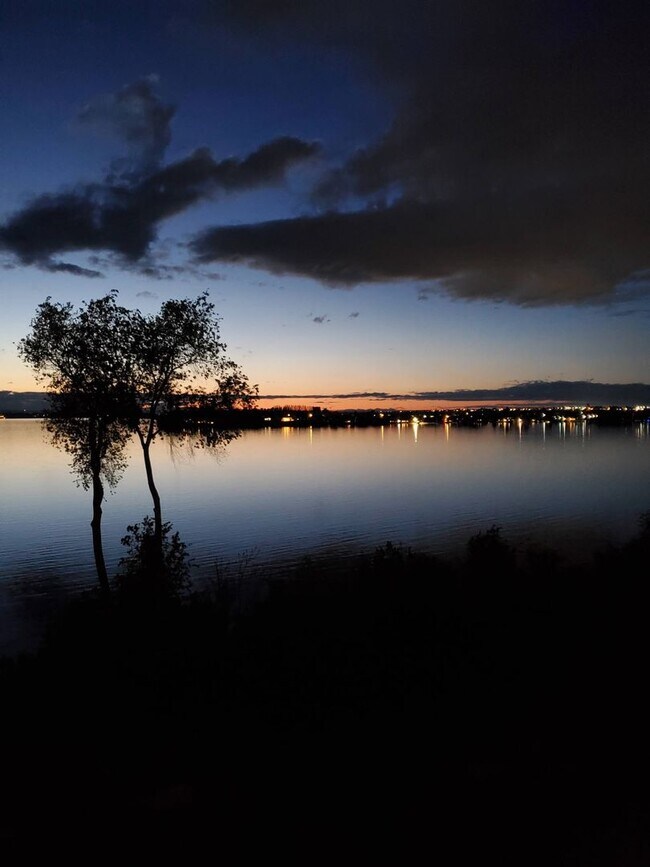 Building Photo - Sunset Shores - Condo For Rent