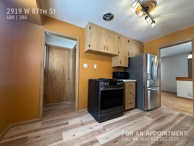 Building Photo - 2919 W 87th St