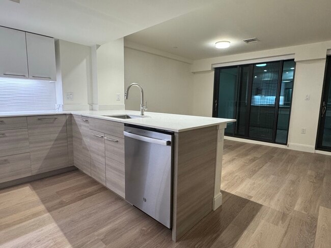 Building Photo - 1065 Commonwealth Ave