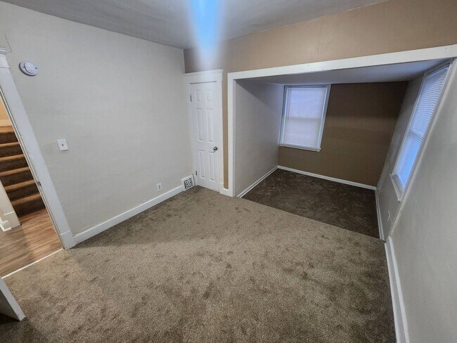 Building Photo - Charming 5-Bedroom Property in Prime Location (Section 8 vouchers Accepted)