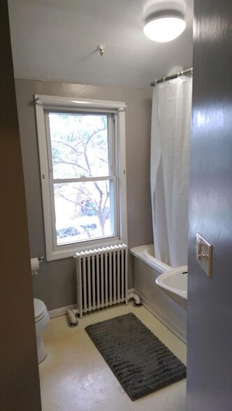 Building Photo - 809 13th Ave SE