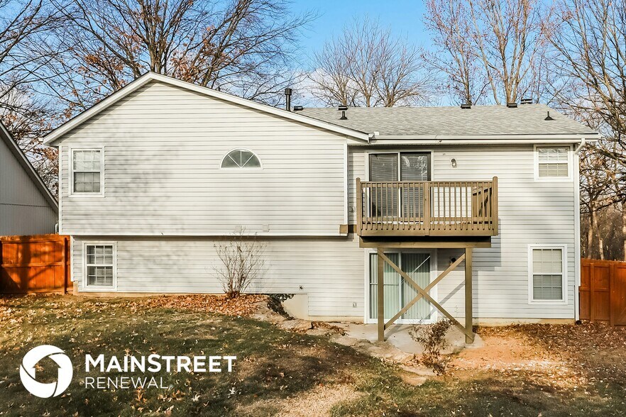 Building Photo - 820 NW Rosaceae Dr