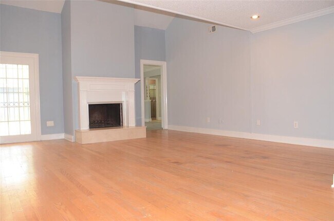 Building Photo - 6502 Briar Terrace Dr