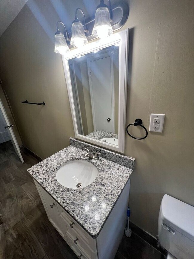 Building Photo - Cozy 2 bedroom 1 bath ranch duplex NOW AVAILABLE!