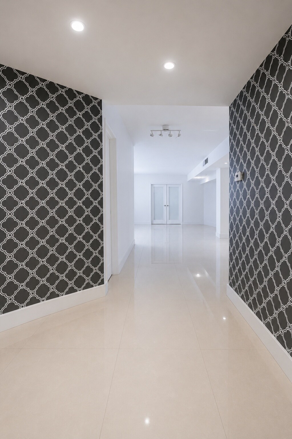 Building Photo - 825 Brickell Bay Dr