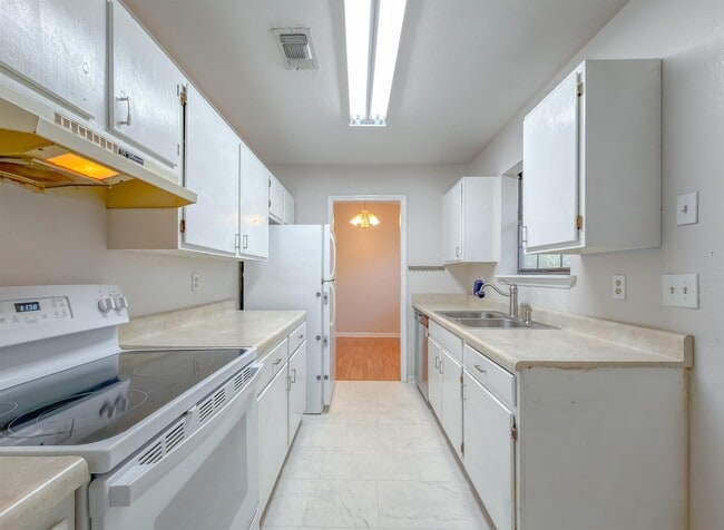 Building Photo - 2254 Tuscavilla Rd