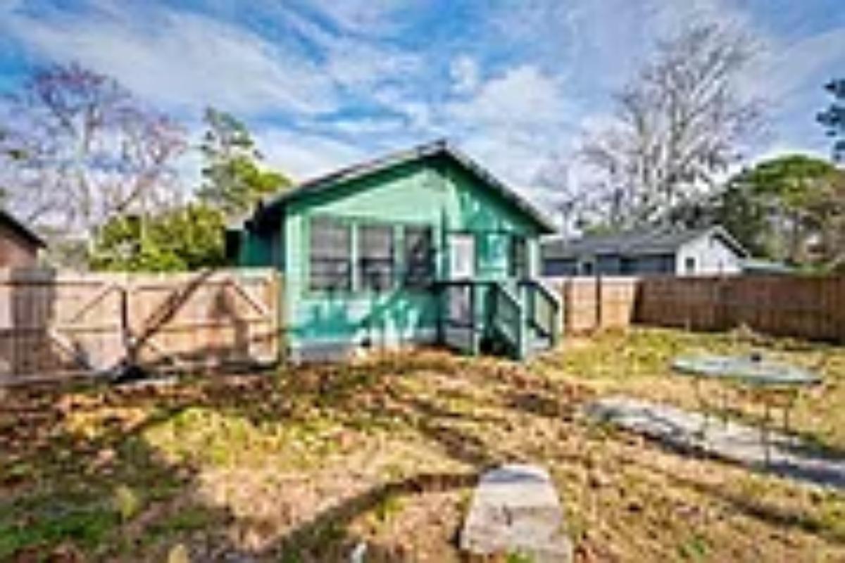 Building Photo - 250 Vernis Ave