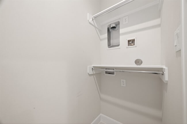 Building Photo - 2712 Grand Fountains Dr