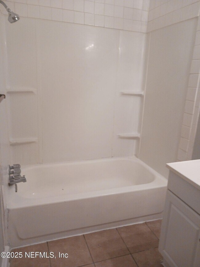 Building Photo - 451 Duray St