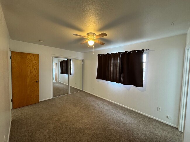 Building Photo - Pet Friendly property!