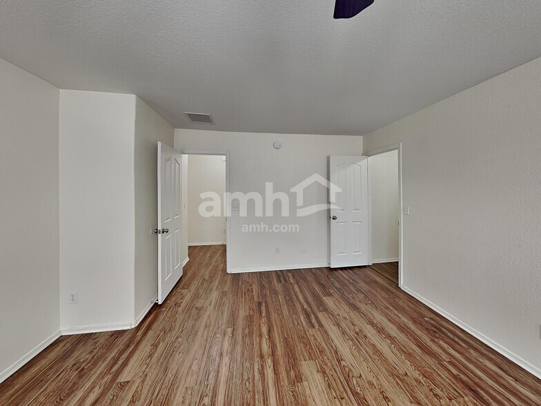 Building Photo - 10453 E Haymarket St