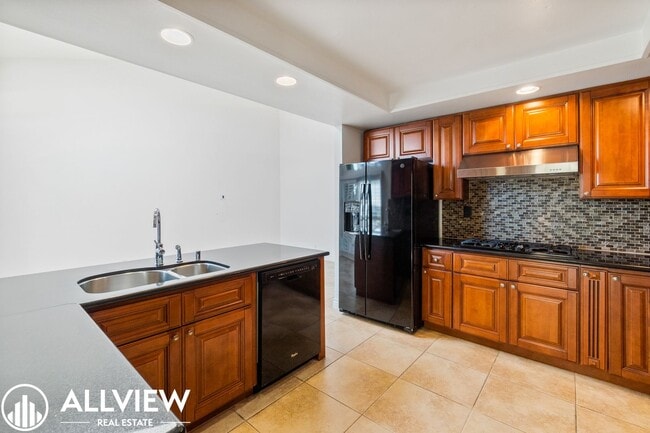 Building Photo - 3 Bedroom, 2 Bath Home Available In Jasmin...