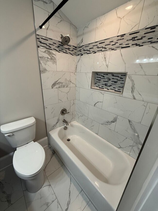 Building Photo - 4 Bedroom Fully Remodeled House Located in Five Points!