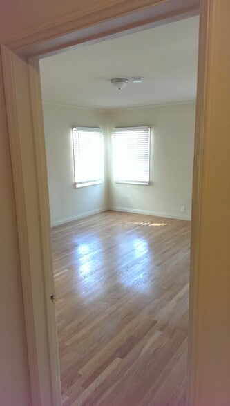 Primary Bedroom - 1226 S Longwood Ave