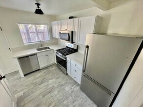 Building Photo - 2 Bedroom/1 Bathroom - Isla Vista