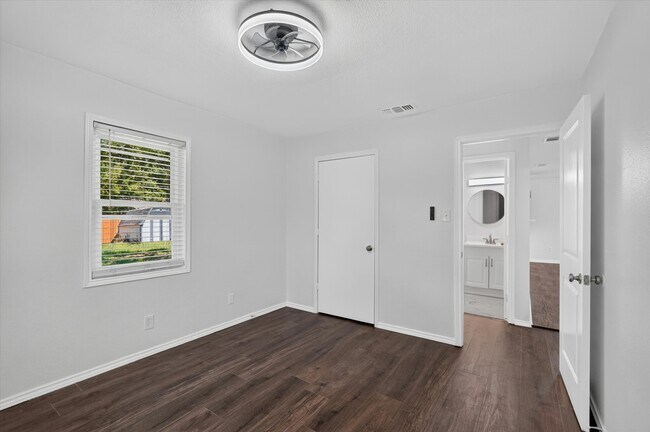 Building Photo - 815 Wilson Dr