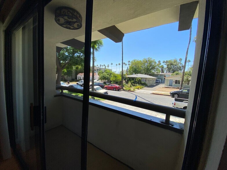 Building Photo - 1140 Winchester Ave