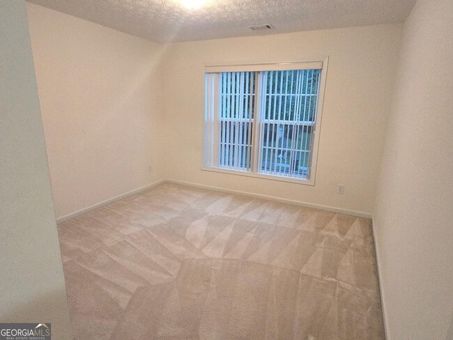 Building Photo - 3490 Southpointe Hill Dr NE