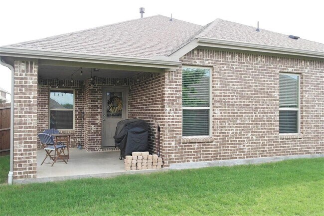 Building Photo - 822 Blackhawk Dr